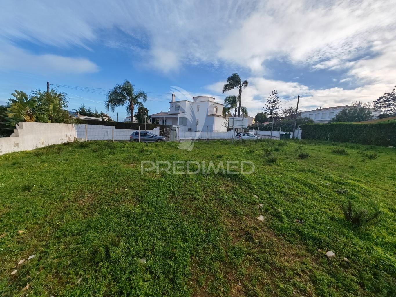 Terreno de 1.290 m2 com projecto aprovado