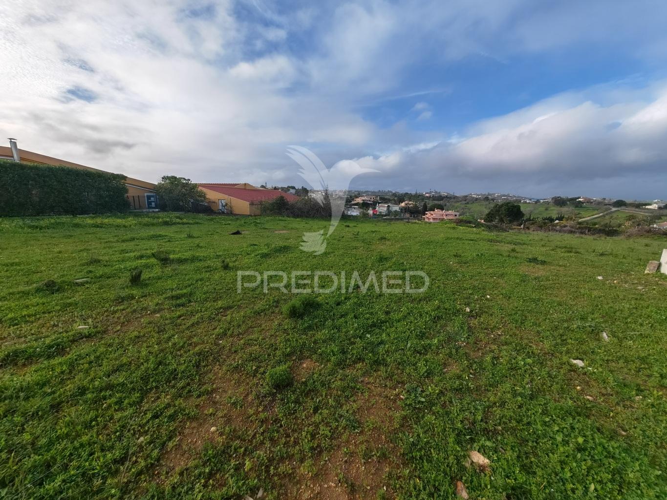 Terreno de 1.290 m2 com projecto aprovado