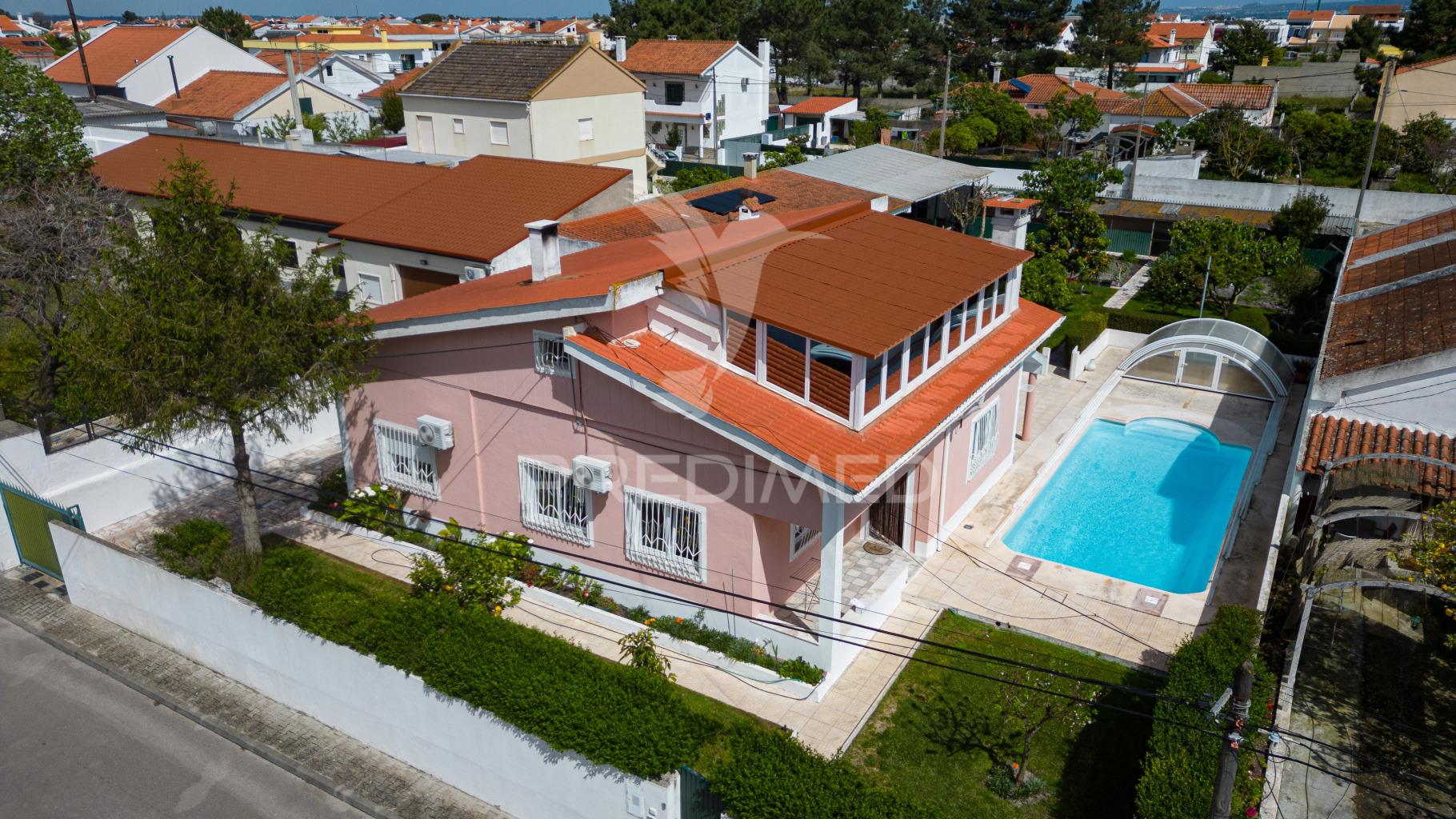 Fernão ferro, moradia t3 + 2, piscina e garagem