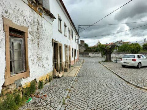 Moradia em banda, para recuperar em gáfete.