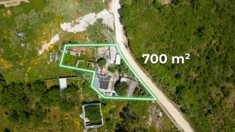 Terreno urbano com ruína para construção de moradia em alenquer