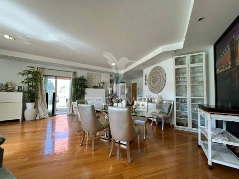 Apartamento t2 com terraço em excelente estado em setúbal
