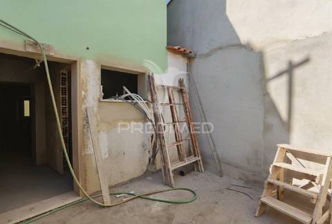Apartamento t1 com logradouro - alcanena