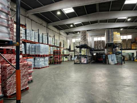 Venda armazém 1200 m2 excelente localização lourel, sintra