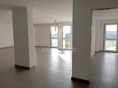 Garagem/armazém/arrecadação