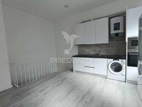Loja com 2 pisos remodelado, transformado em t2/t3