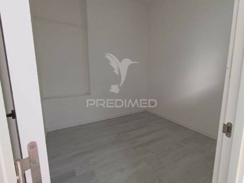 Loja com 2 pisos remodelado, transformado em t2/t3