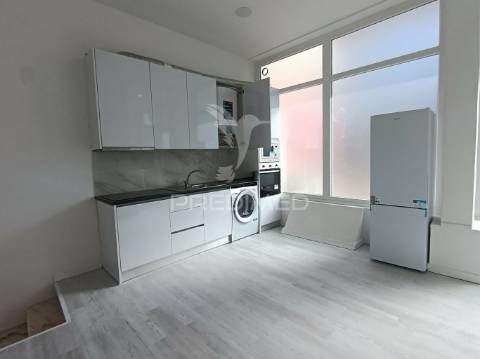 Loja com 2 pisos remodelado, transformado em t2/t3