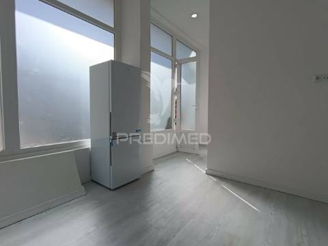 Loja com 2 pisos remodelado, transformado em t2/t3