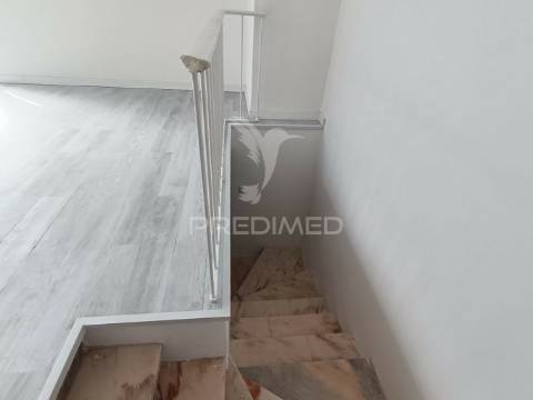 Loja com 2 pisos remodelado, transformado em t2/t3