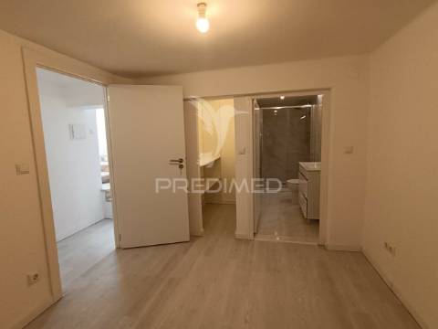 Loja com 2 pisos remodelado, transformado em t2/t3