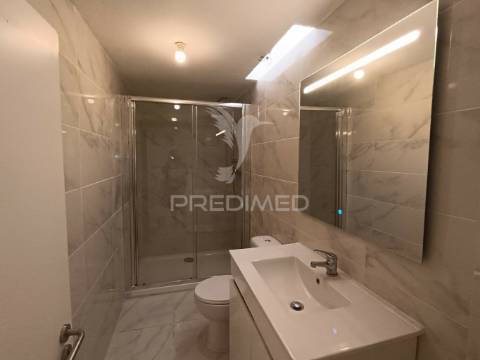 Loja com 2 pisos remodelado, transformado em t2/t3