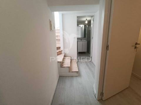 Loja com 2 pisos remodelado, transformado em t2/t3