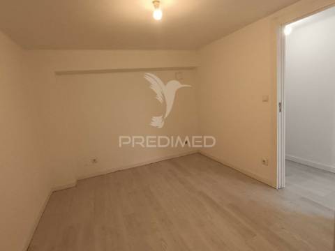 Loja com 2 pisos remodelado, transformado em t2/t3