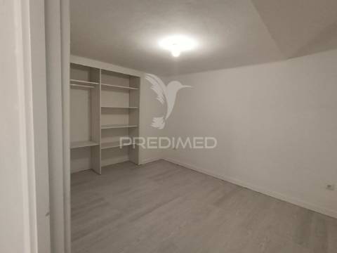 Loja com 2 pisos remodelado, transformado em t2/t3