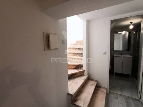 Loja com 2 pisos remodelado, transformado em t2/t3