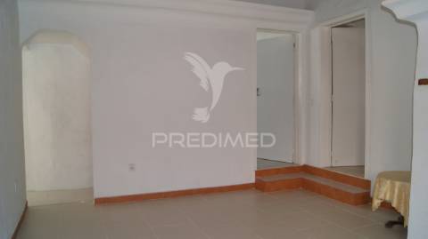 Moradia em vaiamonte com amplo espaço exterior.