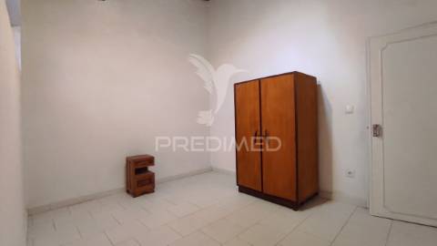 Moradia em vaiamonte com amplo espaço exterior.