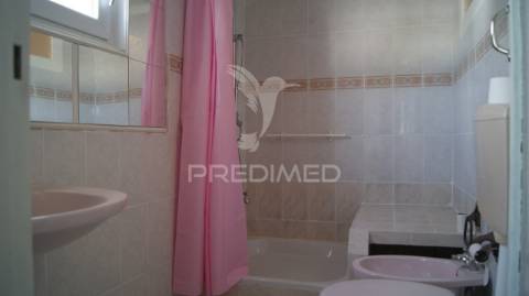 Moradia em vaiamonte com amplo espaço exterior.