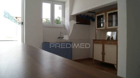 Moradia em vaiamonte com amplo espaço exterior.
