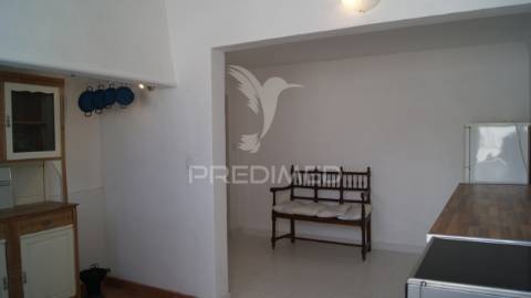 Moradia em vaiamonte com amplo espaço exterior.