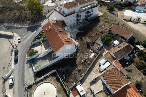 Terreno urbano para construção de moradias em alenquer