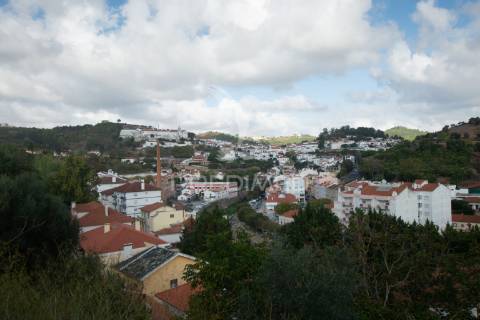 Terreno urbano para construção de moradias em alenquer