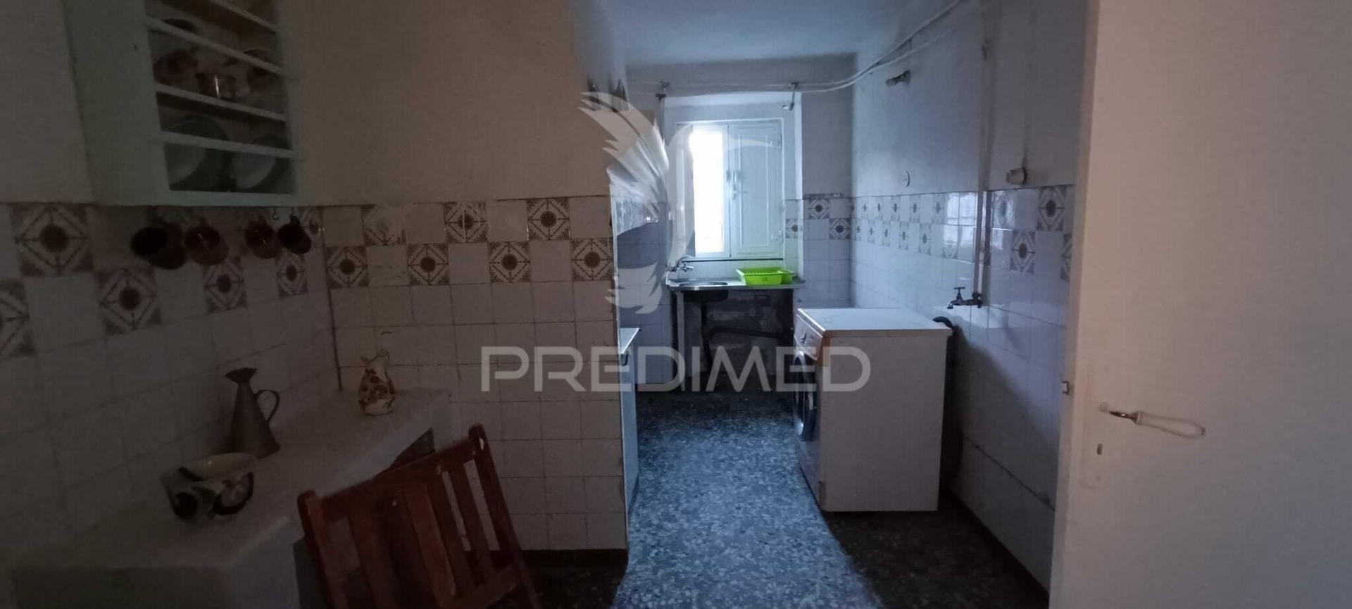 Moradia geminada com terreno em nisa
