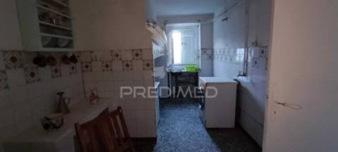 Moradia geminada com terreno em nisa