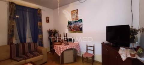 Moradia geminada com terreno em nisa