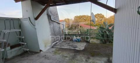 Moradia geminada com terreno em nisa