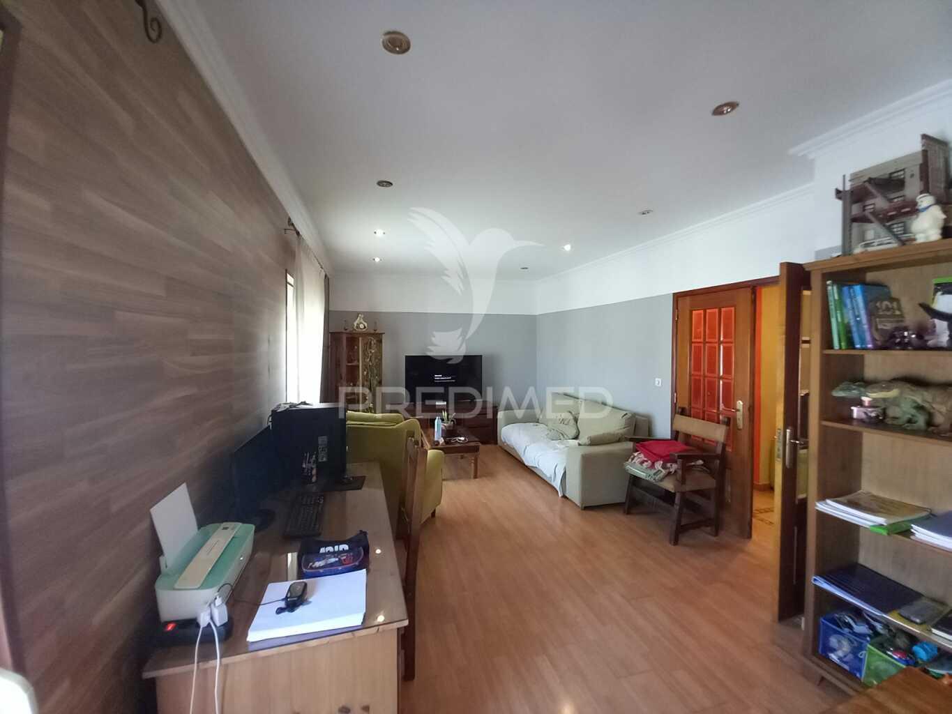Apartamento t3+1 no centro de almada