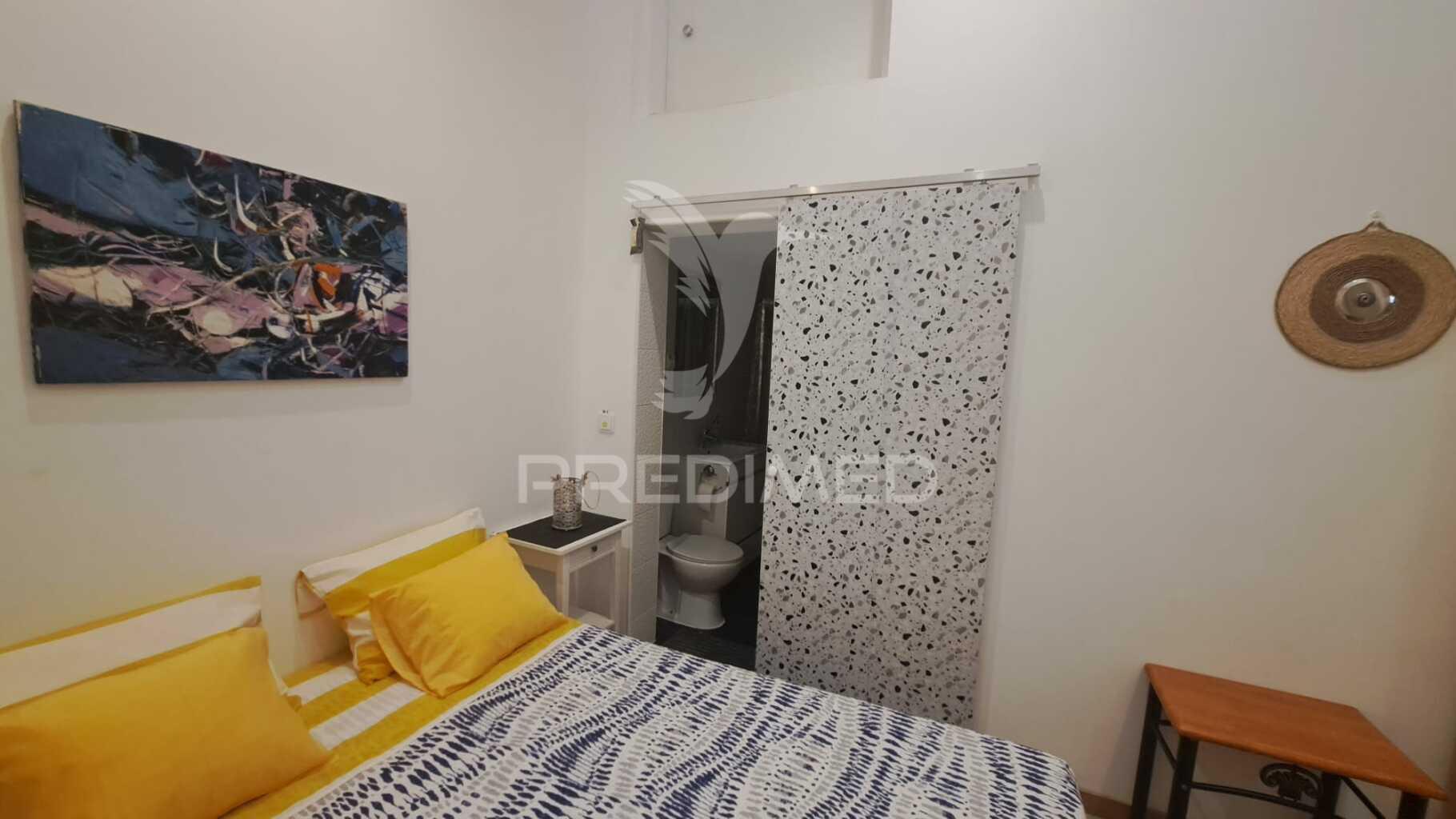 Fração comercial transformada em apartamento t4 - lagoa