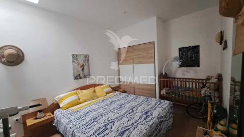 Fração comercial transformada em apartamento t4 - lagoa