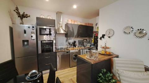Fração comercial transformada em apartamento t4 - lagoa