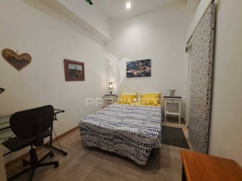 Fração comercial transformada em apartamento t4 - lagoa
