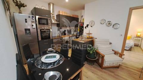 Fração comercial transformada em apartamento t4 - lagoa