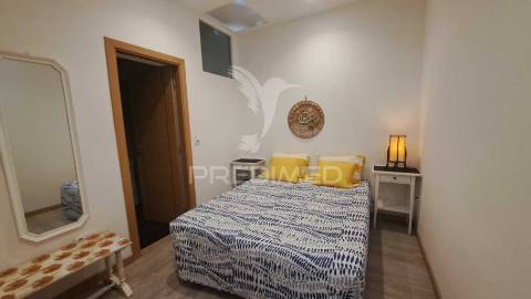 Fração comercial transformada em apartamento t4 - lagoa
