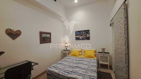 Fração comercial transformada em apartamento t4 - lagoa