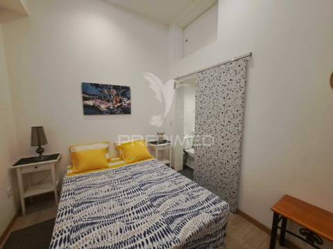 Fração comercial transformada em apartamento t4 - lagoa