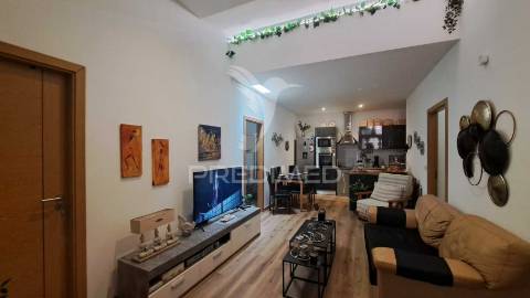 Fração comercial transformada em apartamento t4 - lagoa