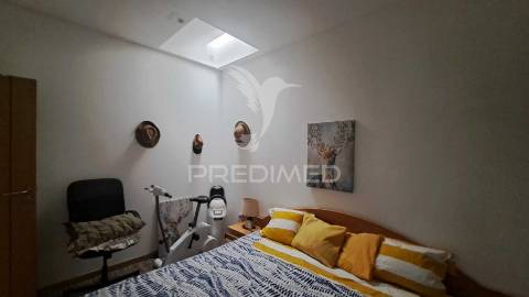 Fração comercial transformada em apartamento t4 - lagoa
