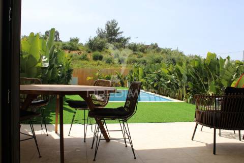 Moradia geminada com piscina
