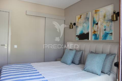 Moradia geminada com piscina