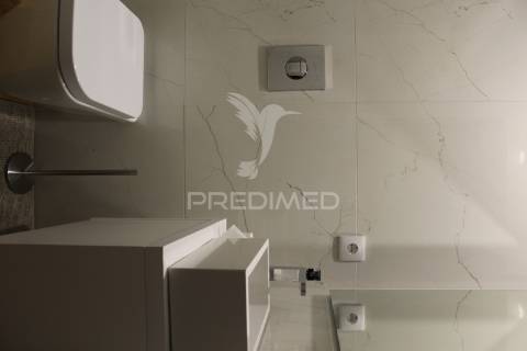 Moradia geminada com piscina