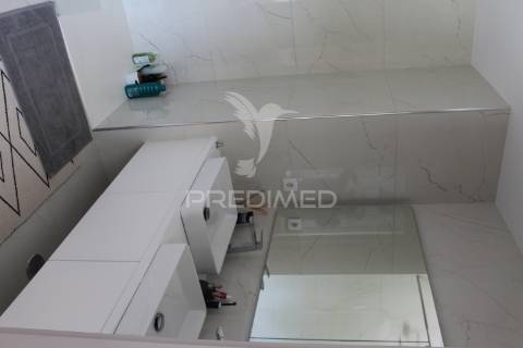 Moradia geminada com piscina