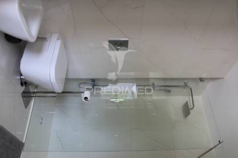 Moradia geminada com piscina