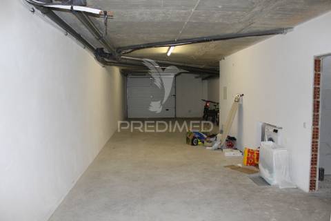 Moradia geminada com piscina