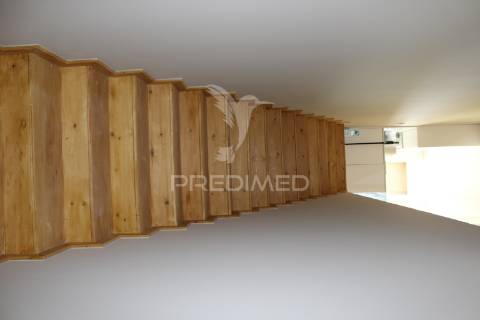 Moradia geminada com piscina