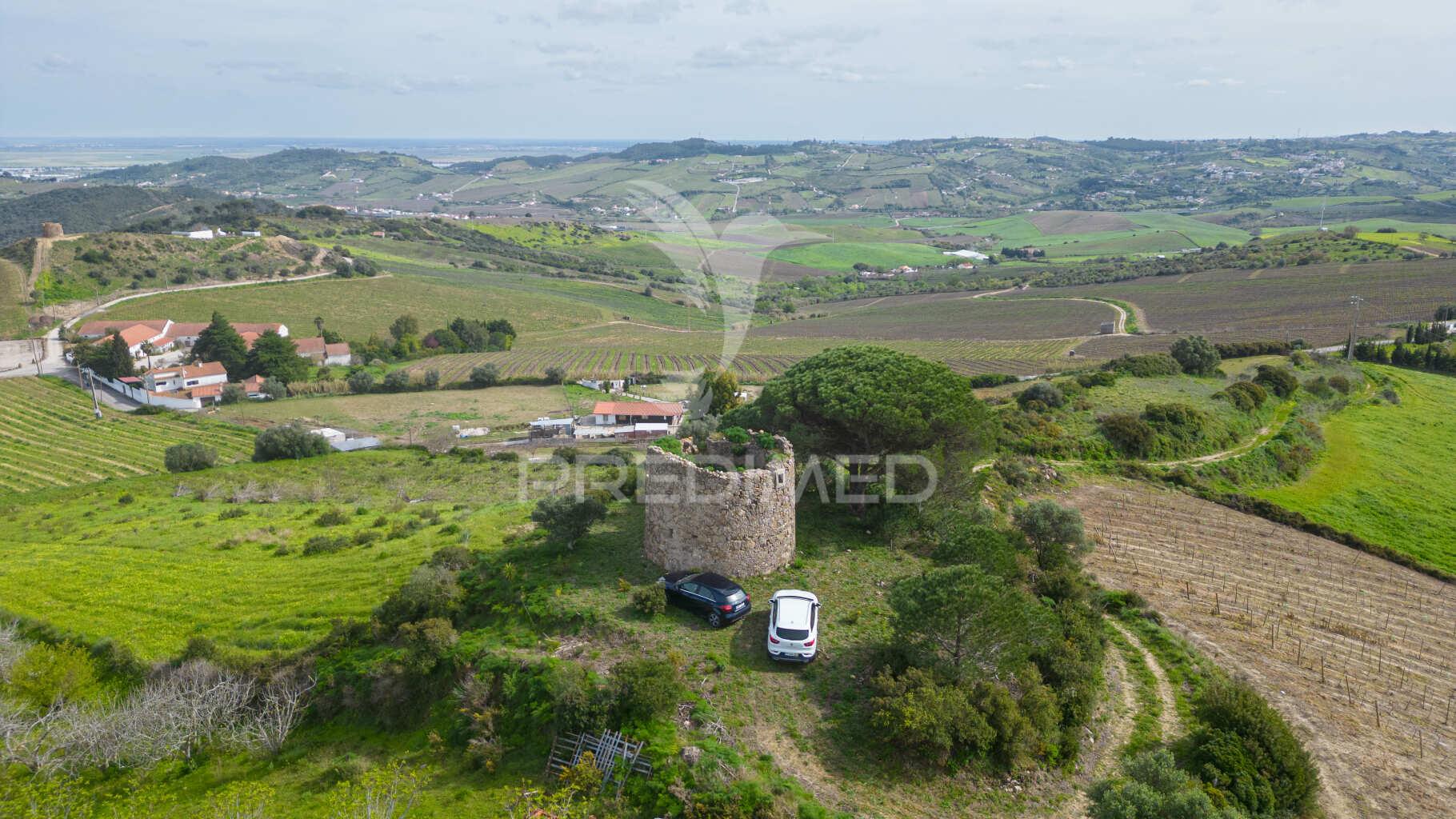 Terreno com ruína de moinho - alenquer